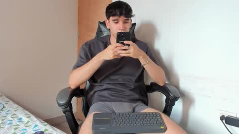 Snapshot of leo_jones389 chatting on 09/12/25, 04:40 Leo Jones online show from 09/12/25, 04:40