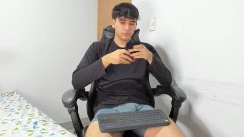 Snapshot of leo_jones389 chatting on 09/16/25, 05:52 Leo Jones online show from 09/16/25, 05:52