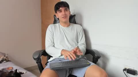 Snapshot of leo_jones389 chatting on 09/17/25, 01:24 Leo Jones online show from 09/17/25, 01:24