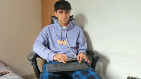 Snapshot of leo_jones389 chatting on 09/19/25, 04:07 Leo Jones online show from 09/19/25, 04:07