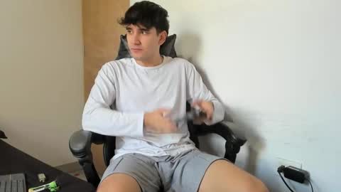 Snapshot of leo_jones389 chatting on 09/23/25, 03:15 Leo Jones online show from 09/23/25, 03:15