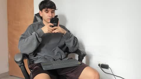 Snapshot of leo_jones389 chatting on 09/24/25, 04:43 Leo Jones online show from 09/24/25, 04:43