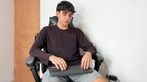 Snapshot of leo_jones389 chatting on 09/25/25, 06:00 Leo Jones online show from 09/25/25, 06:00