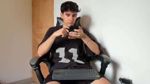 Snapshot of leo_jones389 chatting on 09/26/25, 03:27 Leo Jones online show from 09/26/25, 03:27