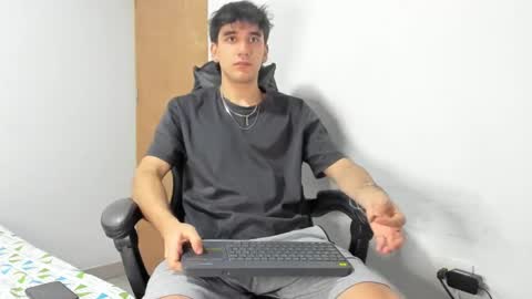 Snapshot of leo_jones389 chatting on 09/30/25, 02:38 Leo Jones online show from 09/30/25, 02:38