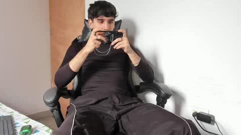 Snapshot of leo_jones389 chatting on 09/30/25, 06:24 Leo Jones online show from 09/30/25, 06:24