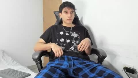 Snapshot of leo_jones389 chatting on 10/03/25, 12:51 Leo Jones online show from 10/03/25, 12:51