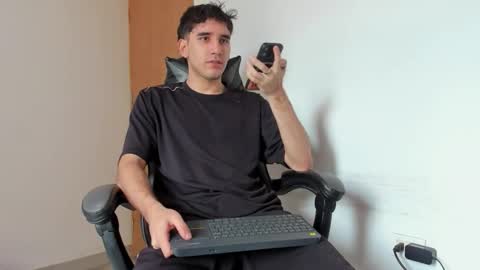 Snapshot of leo_jones389 chatting on 11/06/25, 04:30 Leo Jones online show from 11/06/25, 04:30