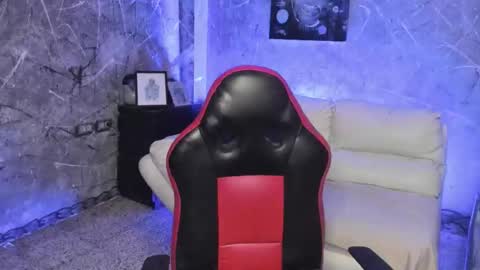 Leo independent model online show from 11/14/25, 11:46