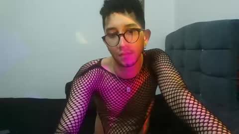 Snapshot of leoh_hades chatting on 09/30/25, 02:38 Leoh online show from 09/30/25, 02:38