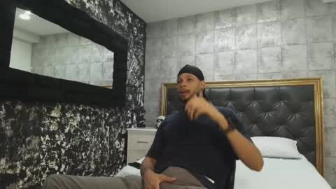 Snapshot of leonardgrant_ chatting on 02/11/25, 04:01 Leonard online show from 02/11/25, 04:01