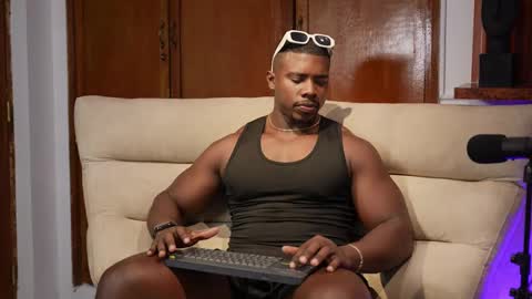 Snapshot of leonardo_jones1 chatting on 09/17/25, 08:54 Leandro jones online show from 09/17/25, 08:54