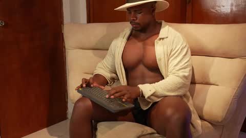 Snapshot of leonardo_jones1 chatting on 09/19/25, 09:54 Leandro jones online show from 09/19/25, 09:54