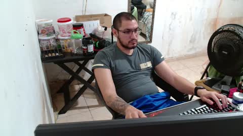 leonino231 online show from 10/10/25, 01:15