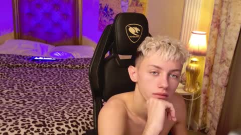 leonlure online show from 10/23/25, 04:39