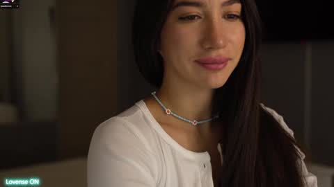 Snapshot of leoramallis chatting on 12/09/24, 04:05 Leora online show from 12/09/24, 04:05