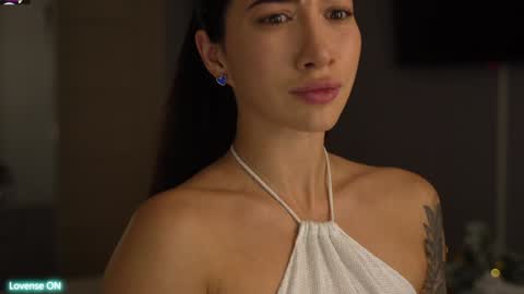 Snapshot of leoramallis chatting on 01/05/25, 04:16 Leora online show from 01/05/25, 04:16