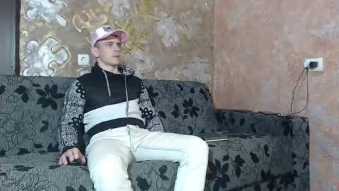 leoroman online show from 10/24/25, 08:00