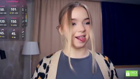 Hello everyone Im Lora Its my first day Were going to have fun together online show from 10/30/25, 05:09