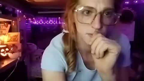 Snapshot of lesleygumgrass chatting on 10/11/25, 05:17 LesleyGumGrass- The Boring Trans girl online show from 10/11/25, 05:17