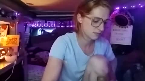 Snapshot of lesleygumgrass chatting on 10/13/25, 06:52 LesleyGumGrass- The Boring Trans girl online show from 10/13/25, 06:52