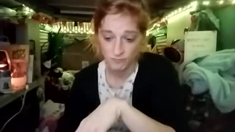 Snapshot of lesleygumgrass chatting on 11/10/25, 12:09 LesleyGumGrass- The Boring Trans girl online show from 11/10/25, 12:09