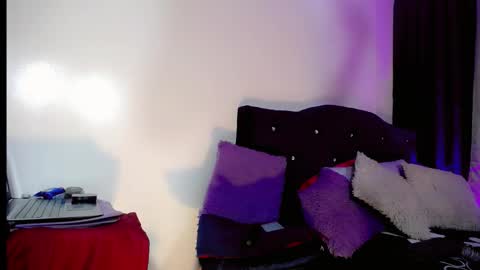 Snapshot of leslie_lorena_ chatting on 09/26/25, 04:16 Queen online show from 09/26/25, 04:16