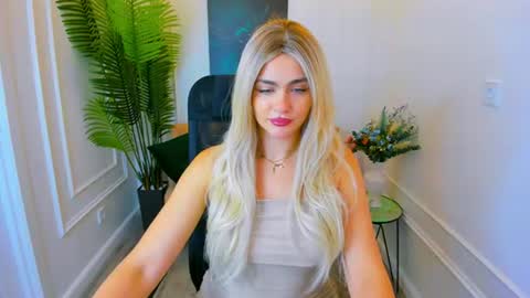 lesliemineg online show from 09/19/25, 07:47