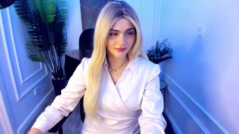 lesliemineg online show from 09/24/25, 11:57