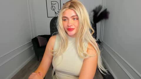 lesliemineg online show from 10/03/25, 08:17