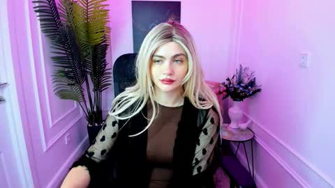 lesliemineg online show from 10/08/25, 11:19