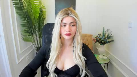 lesliemineg online show from 10/10/25, 08:41