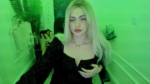 lesliemineg online show from 10/29/25, 11:34