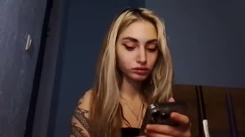 lesyawhite online show from 11/19/25, 02:39