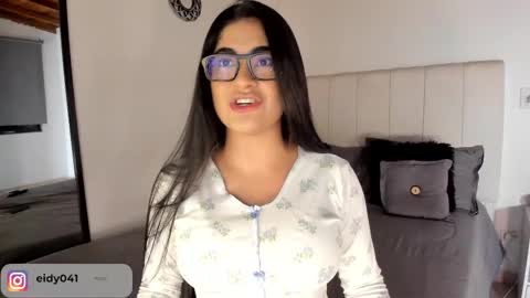 Leticia online show from 10/22/25, 02:01