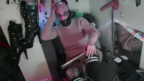 Julian Mask online show from 10/11/25, 06:17