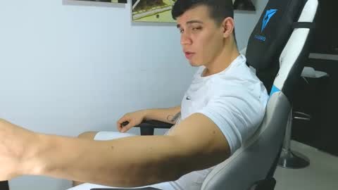 Snapshot of levelingg chatting on 01/30/25, 02:27 levelingg online show from 01/30/25, 02:27