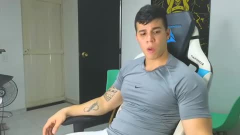 Snapshot of levelingg chatting on 03/11/25, 02:43 levelingg online show from 03/11/25, 02:43