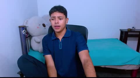 Snapshot of levii_7 chatting on 10/23/25, 03:17 0600AM-1200PM - online show from 10/23/25, 03:17