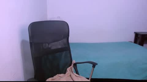 Snapshot of levii_7 chatting on 11/02/25, 03:31 0600AM-1200PM - online show from 11/02/25, 03:31