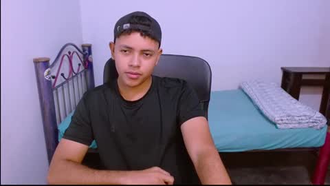 Snapshot of levii_7 chatting on 11/07/25, 05:07 0600AM-1200PM - online show from 11/07/25, 05:07