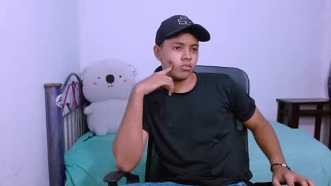 Snapshot of levii_7 chatting on 11/18/25, 03:23 0600AM-1200PM - online show from 11/18/25, 03:23