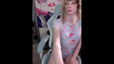Snapshot of lewdy_booty chatting on 01/11/25, 10:18 lewdy booty online show from 01/11/25, 10:18