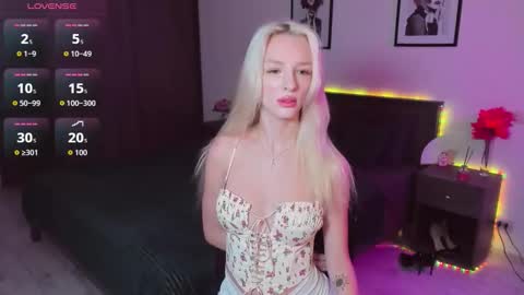 Snapshot of lexieblonde chatting on 09/11/25, 11:21 lexieblonde online show from 09/11/25, 11:21