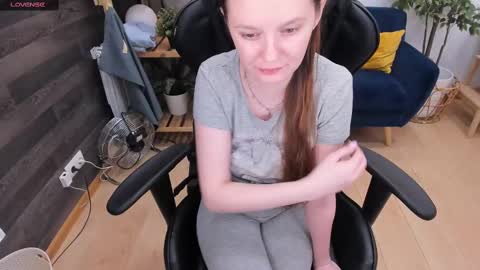 Snapshot of lexihoward chatting on 02/10/25, 06:42 Lexi online show from 02/10/25, 06:42