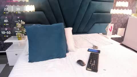 Snapshot of lexiluxuri_ chatting on 10/08/25, 01:42 Lexi online show from 10/08/25, 01:42