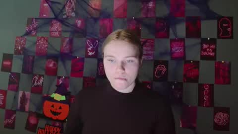 Leyla online show from 10/22/25, 06:24