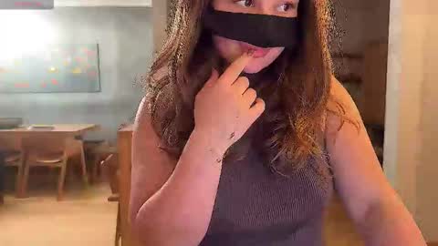 Leyla online show from 10/25/25, 07:41