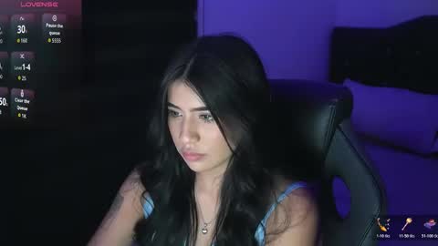 Snapshot of leyla_sans chatting on 11/20/25, 12:33 Leyla online show from 11/20/25, 12:33