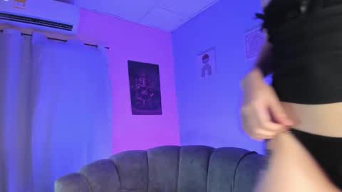 Lia 3 online show from 10/28/25, 02:04